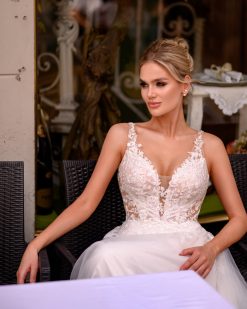 Λεπτομέρεια δαντέλας στο μπούστο Phecda - Fashion Brides Σέρρες.