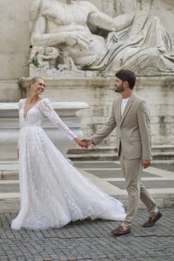 Ολόσωμη εμφάνιση νυφικού Susana με γκλίτερ - Fashion Brides Σέρρες.