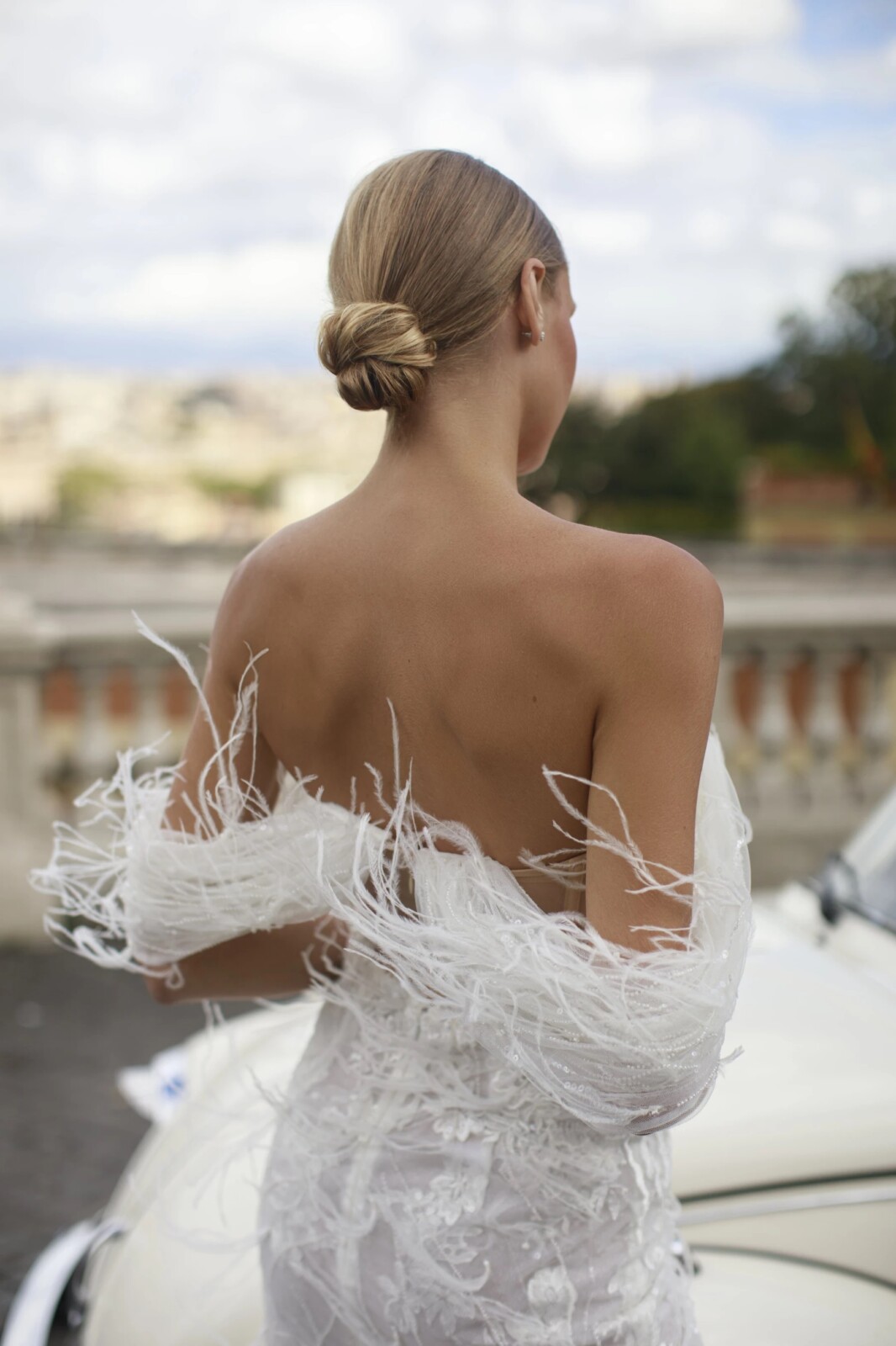 Πλάτη νυφικού Virginia με διάφανο ύφασμα - Fashion Brides Σέρρες.