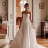 Πριγκιπικό νυφικό Dafne με κορσέ και γκλίτερ - Fashion Brides Σέρρες.