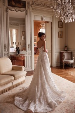 Πριγκιπικό νυφικό Dafne με ουρά - Fashion Brides Σέρρες