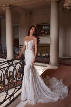 Λεπτομέρεια νυφικού Demi με κορσέ και ουρά - Fashion Brides Σέρρες.