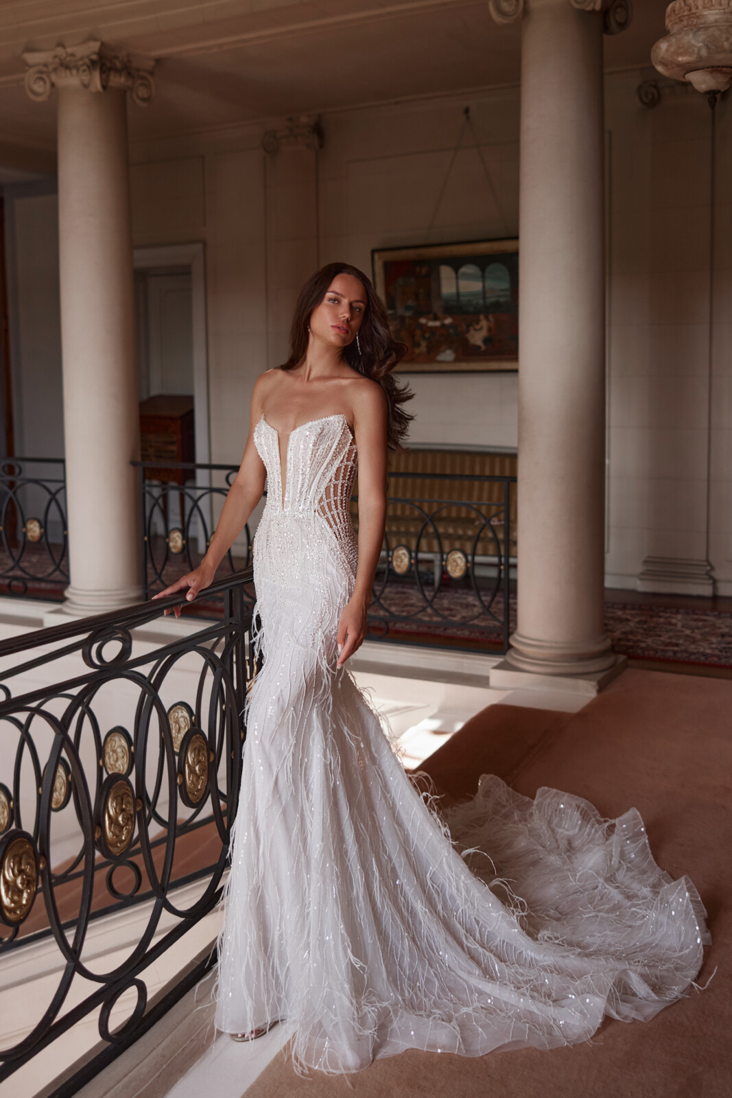 Λεπτομέρεια νυφικού Demi με κορσέ και ουρά - Fashion Brides Σέρρες.