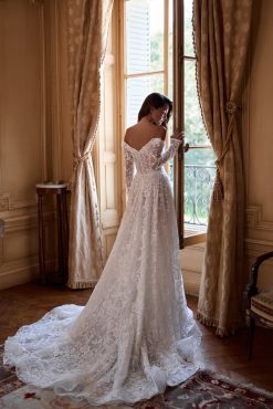 Πλάτη νυφικού Iris Α γραμμής με δαντέλα - Fashion Brides Σέρρες.