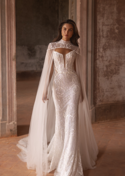 Νυφικό Santina με αριστοκρατική κάπα - Fashion Brides Σέρρες.