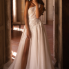 Νυφικό Tiziana Α γραμμής με κορσέ και σκίσιμο - Fashion Brides Σέρρες.