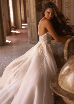 Πλάτη και δομή νυφικού Tiziana - Fashion Brides Σέρρες.