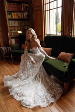 Νυφικό Lotus με δαντελένια μανίκια - Fashion Brides Σέρρες.