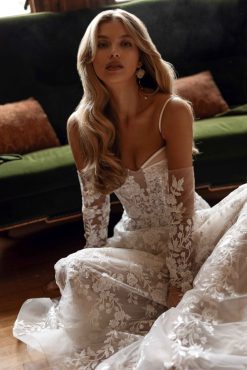 Λεπτομέρεια μπούστου νυφικού Lotus με κορσέ - Fashion Brides Σέρρες.