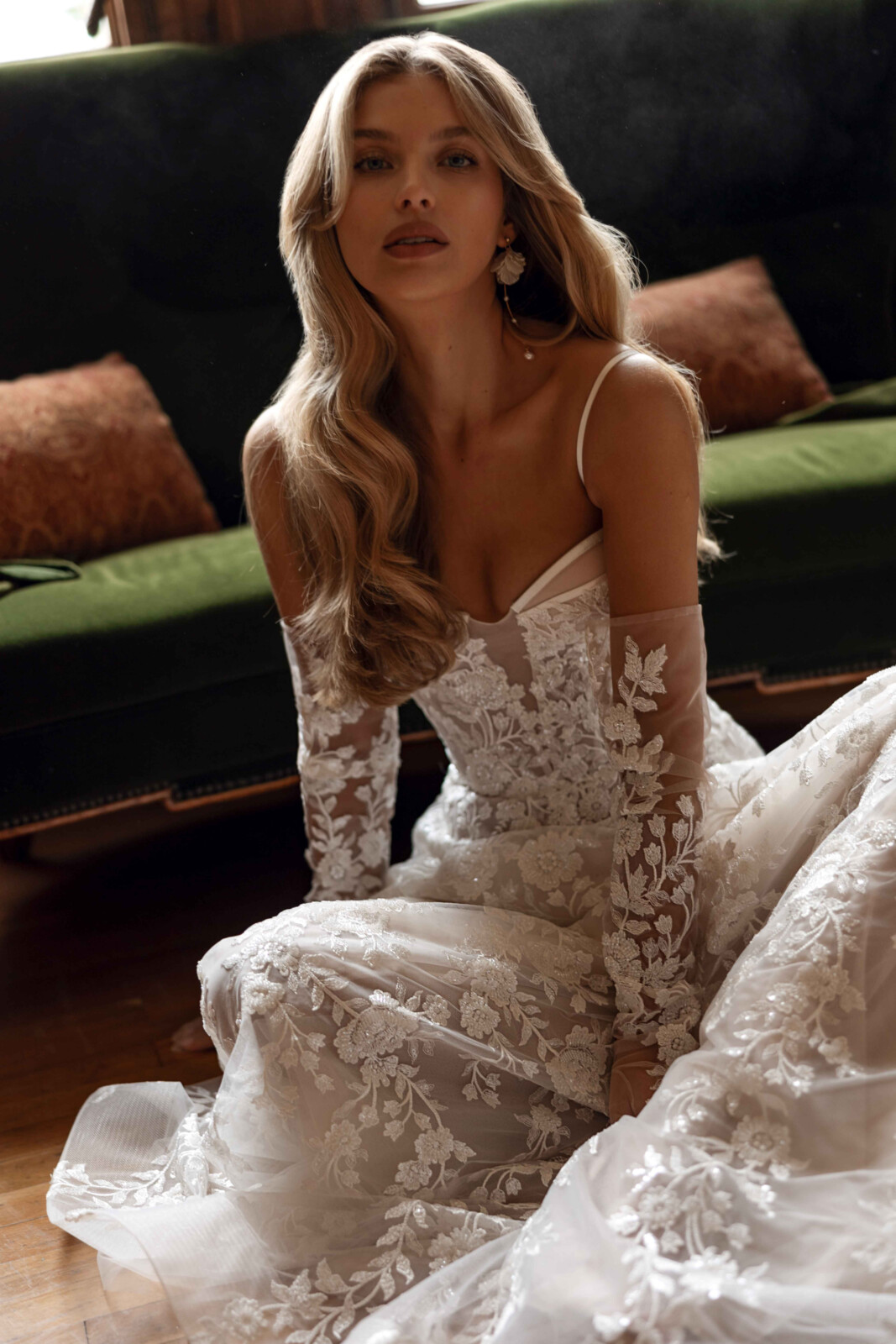 Λεπτομέρεια μπούστου νυφικού Lotus με κορσέ - Fashion Brides Σέρρες.