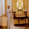 Νυφικό Loreta ίσιας γραμμής με κάπα και μακριά ουρά - Fashion Brides Σέρρες.
