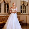Πριγκιπικό νυφικό Lyndia με off the shoulder λαιμόκοψη και γκλίτερ - Fashion Brides Σέρρες.