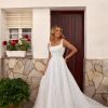 Νυφικό Isadora Α γραμμής με κορσέ, πέρλες και γκλίτερ ύφασμα - Fashion Brides Σέρρες.