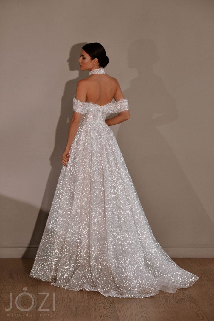 Πίσω όψη νυφικού Zerita με off the shoulder λεπτομέρειες - Fashion Brides Σέρρες.