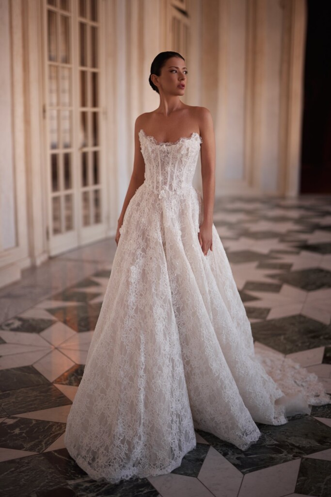 Νυφικό Impresse σε Α γραμμή με κορσέ και δαντέλα - Fashion Brides Σέρρες.