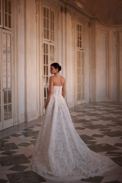 Πίσω όψη νυφικού Impresse σε Α γραμμή - Fashion Brides Σέρρες.