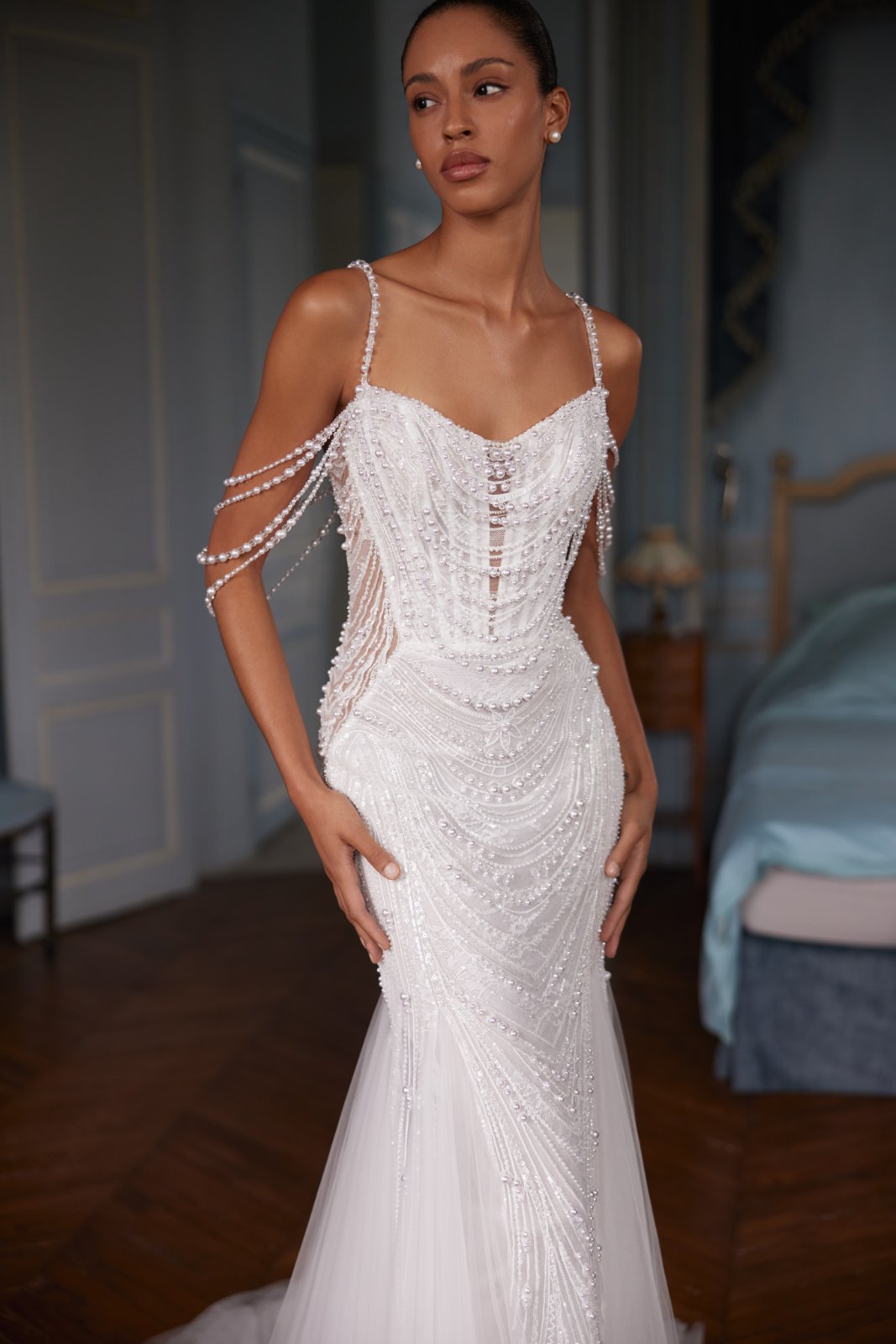 Νυφικό Rosaline με γεωμετρικά μοτίβα από πέρλες - Fashion Brides Σέρρες.